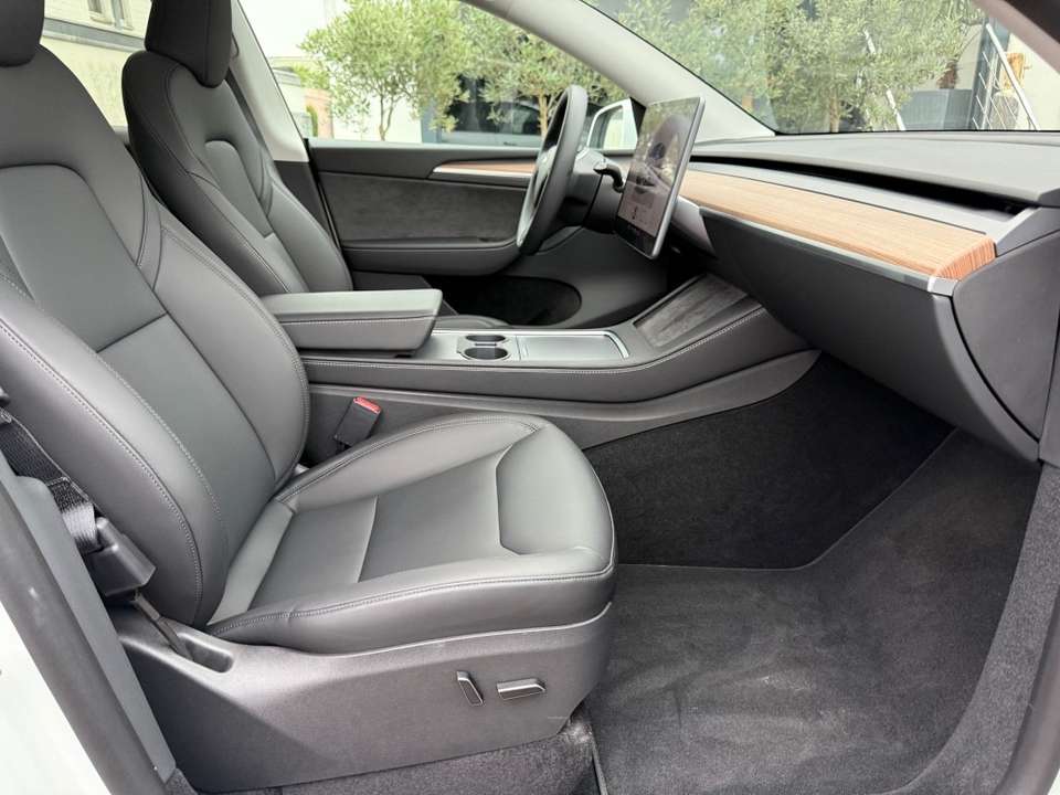 Tesla Model Y - Imagem 14