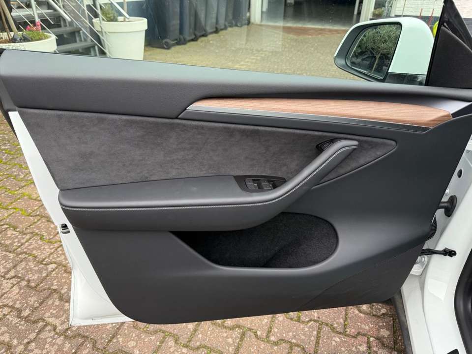 Tesla Model Y - Imagem 19