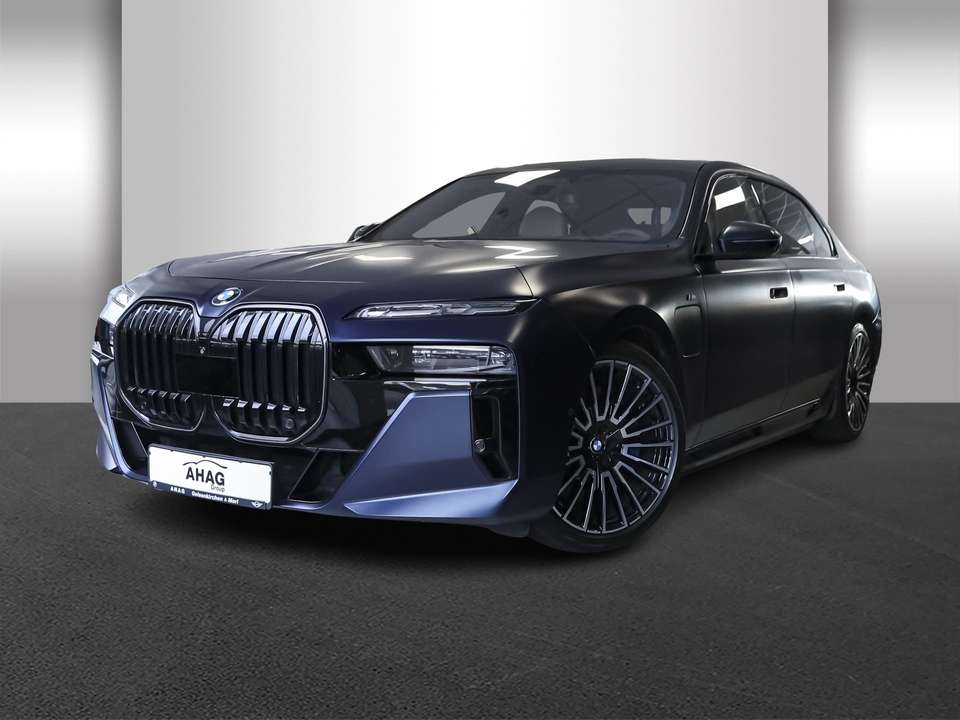 BMW 750 2024