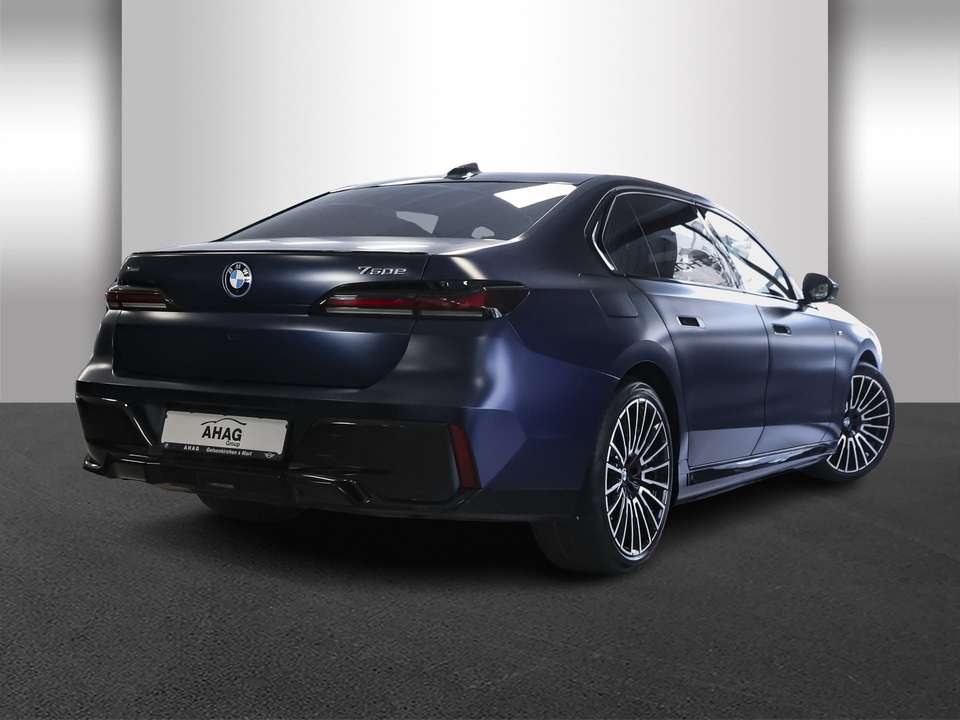BMW 750 - Imagem 2