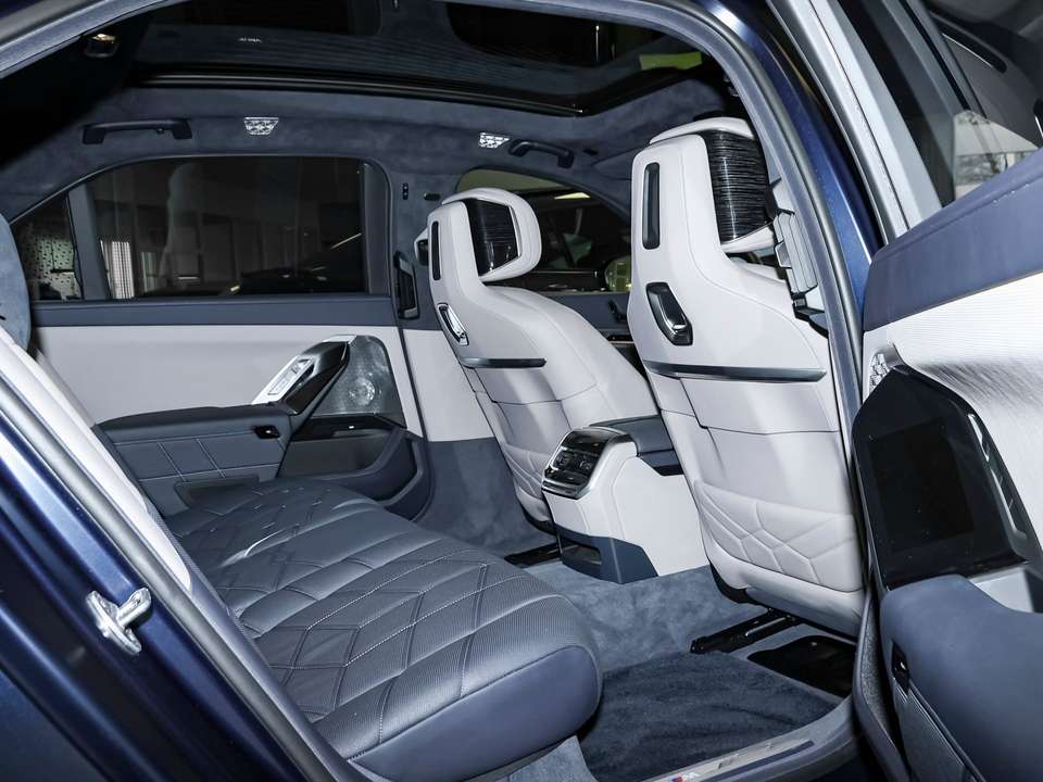 BMW 750 - Imagem 9