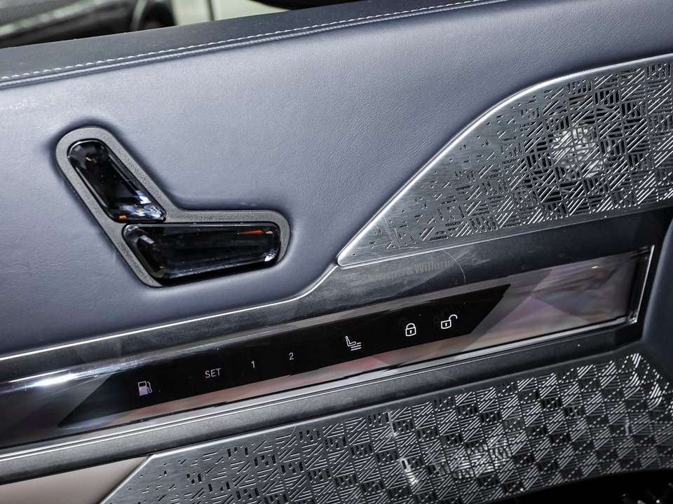 BMW 750 - Imagem 11