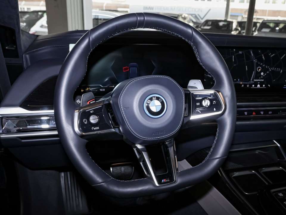 BMW 750 - Imagem 12
