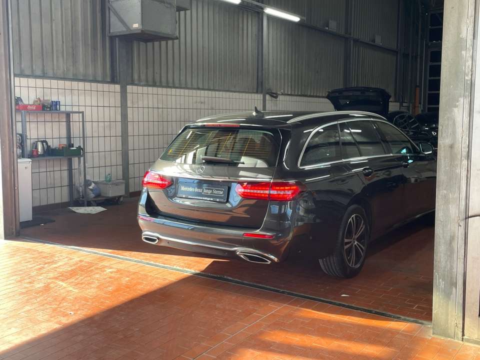 Mercedes-Benz E 220 - Imagem 3