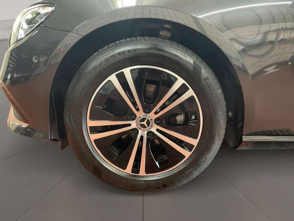 Mercedes-Benz E 220 - Imagem 9