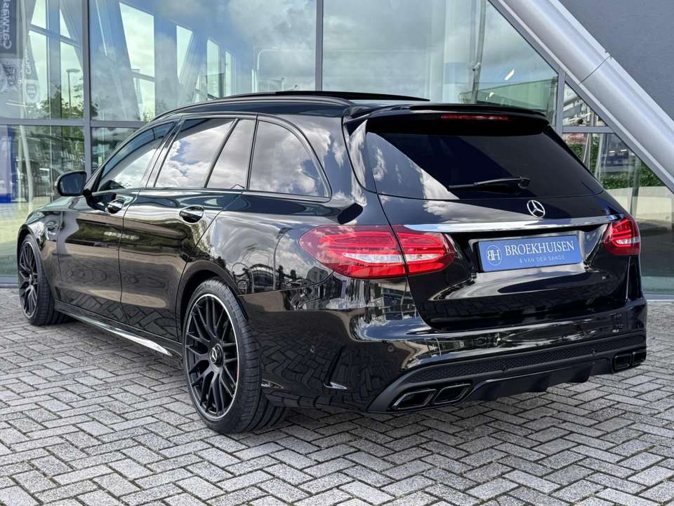 Mercedes-Benz C 63 AMG - Imagem 4