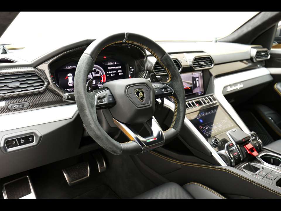 Lamborghini Urus - Imagem 8