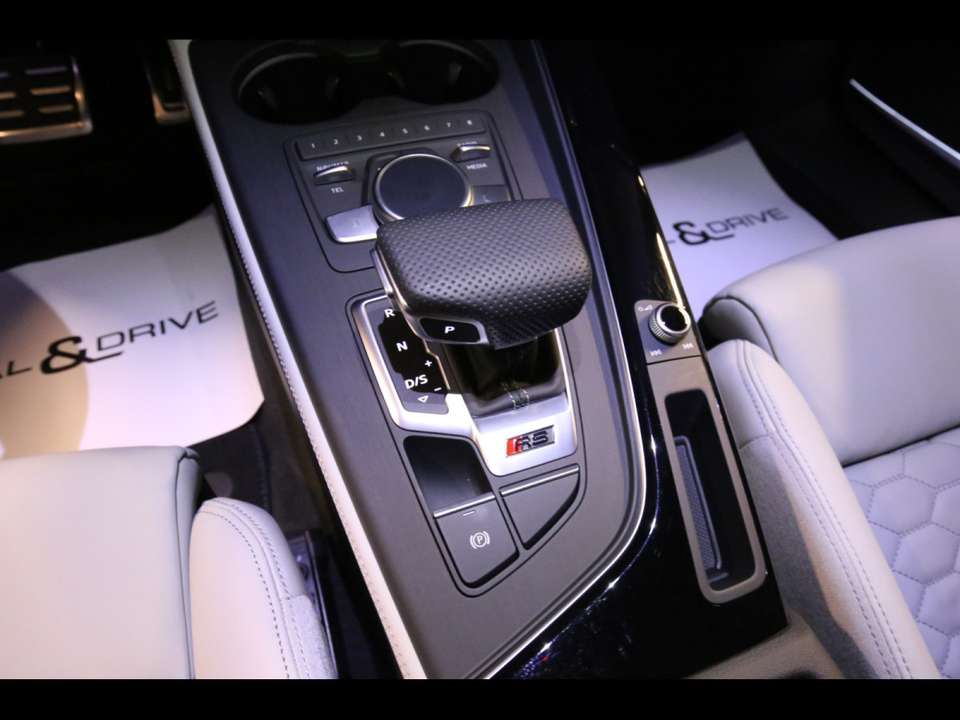 Audi RS4 - Imagem 12