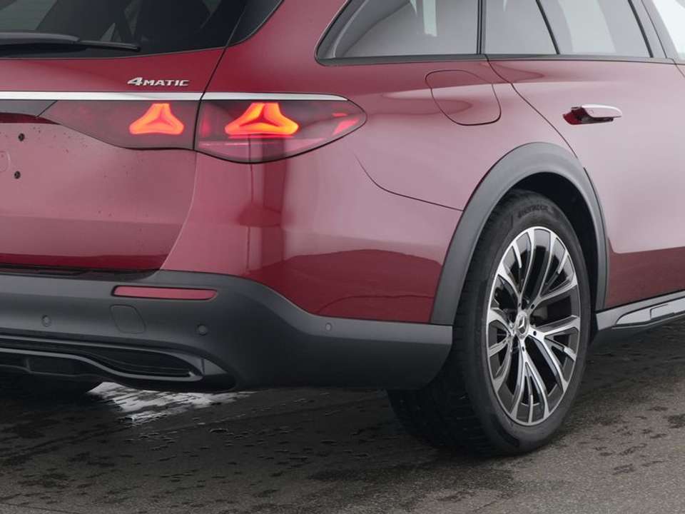 Mercedes-Benz E 300 - Imagem 11