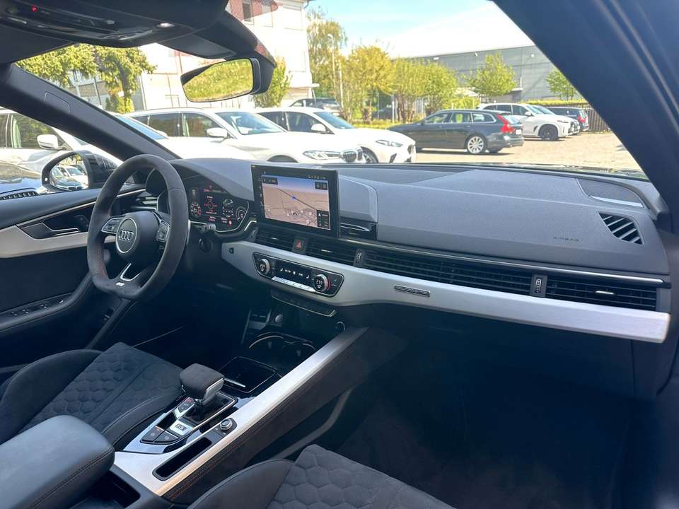 Audi RS4 - Imagem 11