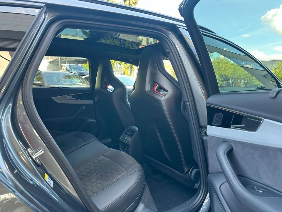 Audi RS4 - Imagem 12