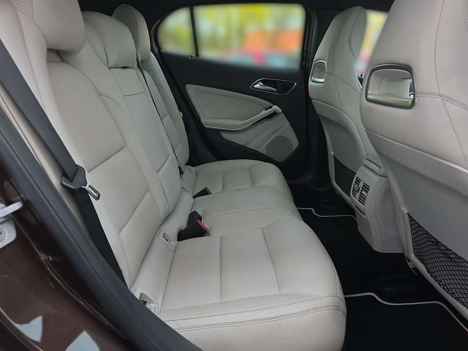 Mercedes-Benz GLA 220 - Imagem 13