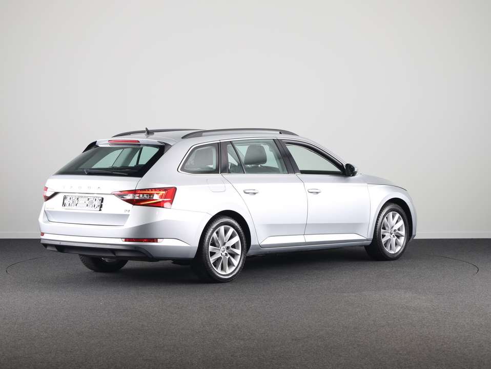 Skoda Superb - Imagem 4
