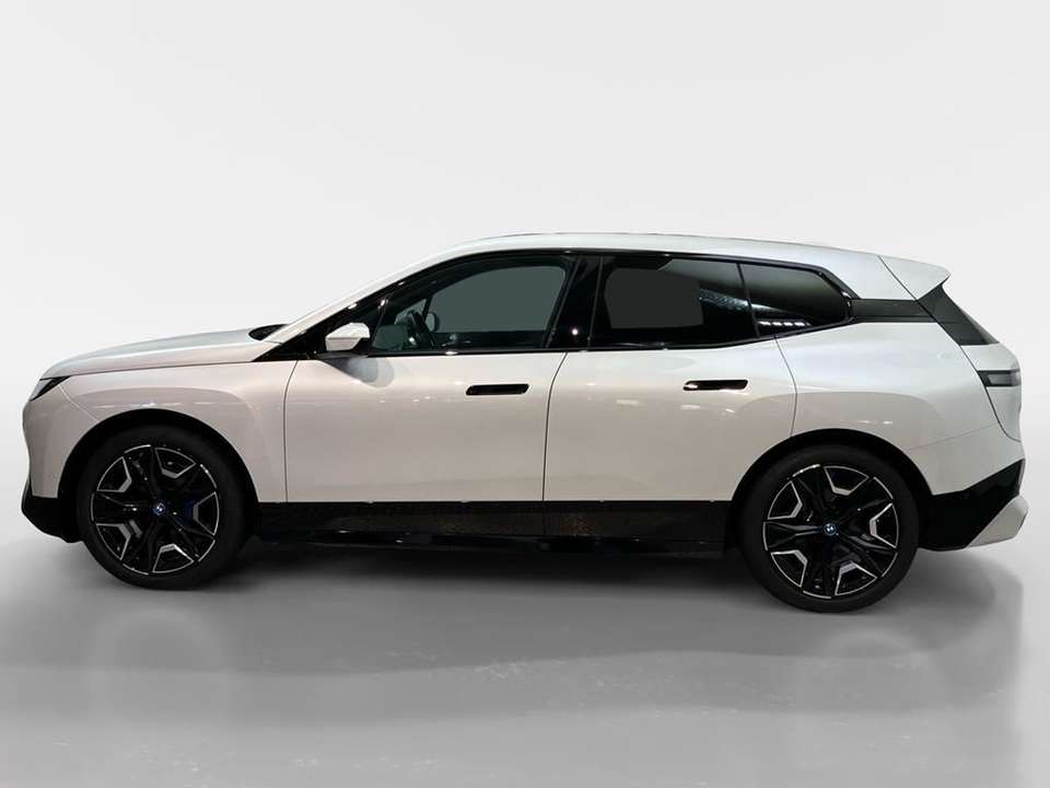 BMW iX - Imagem 6