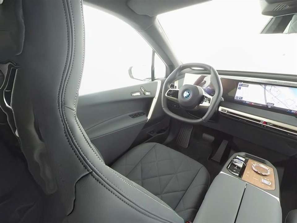 BMW iX - Imagem 9
