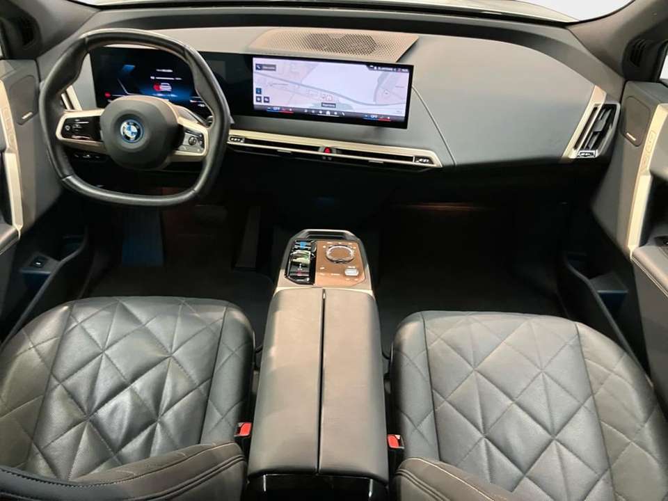 BMW iX - Imagem 12