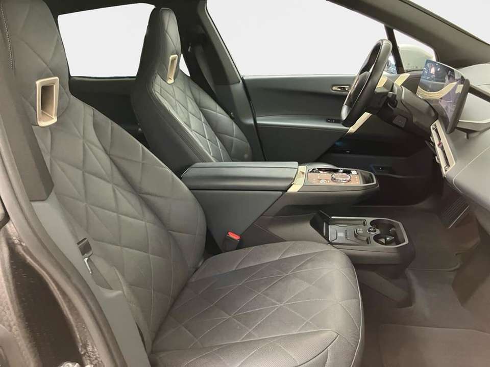 BMW iX - Imagem 14