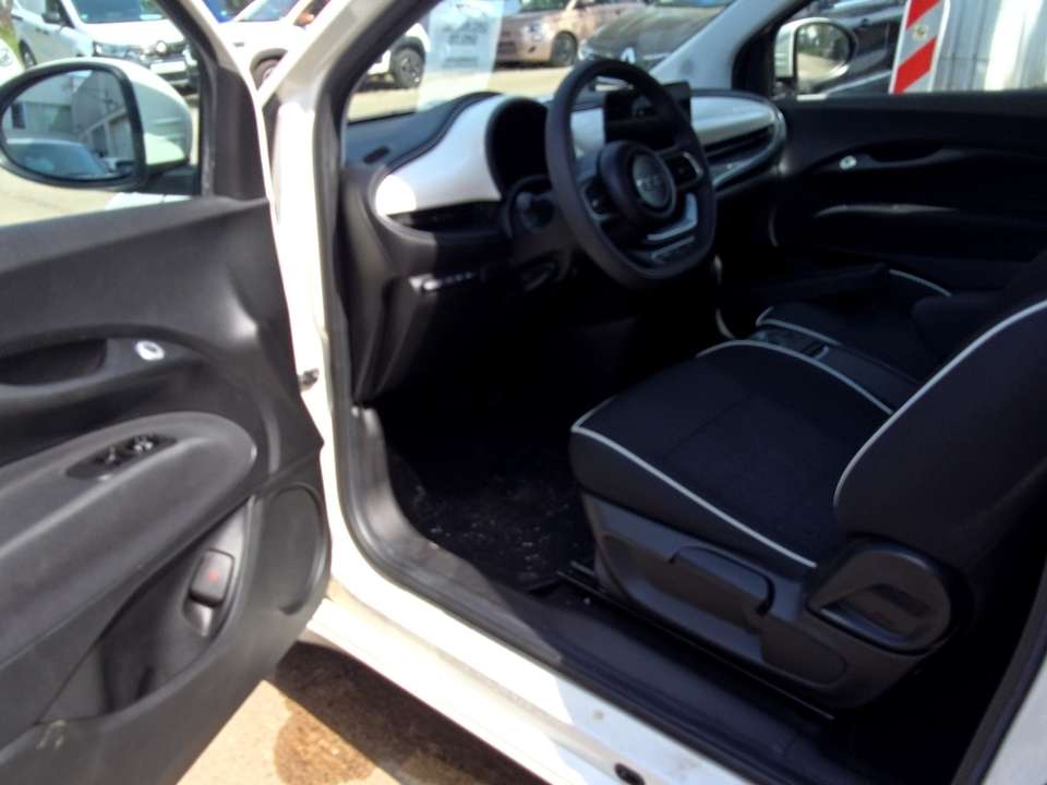Fiat 500e - Imagem 12