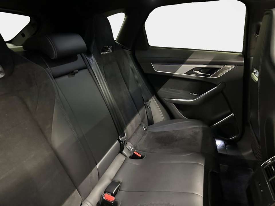 Jaguar F-Pace - Imagem 12