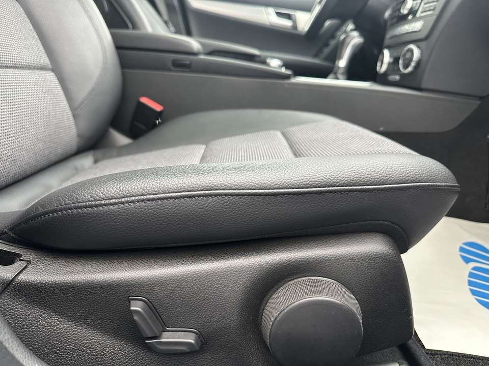 Mercedes-Benz C 180 - Imagem 9