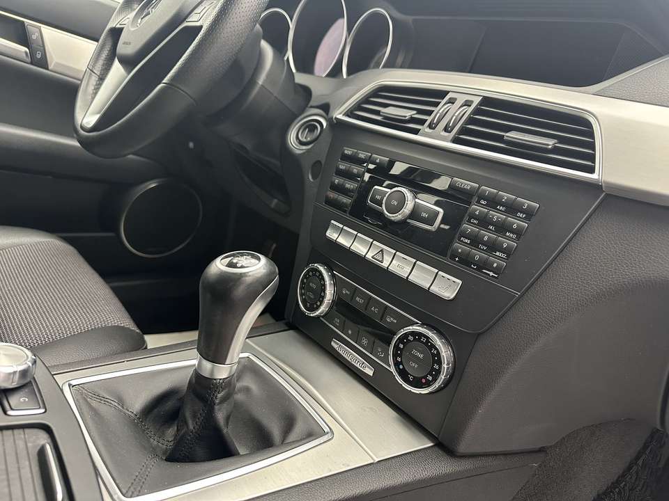 Mercedes-Benz C 180 - Imagem 10