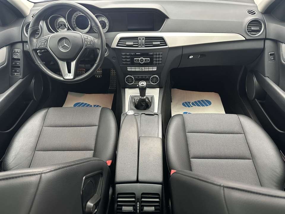 Mercedes-Benz C 180 - Imagem 12