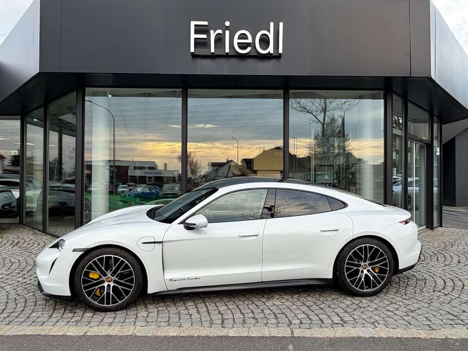 Porsche Taycan - Imagem 1