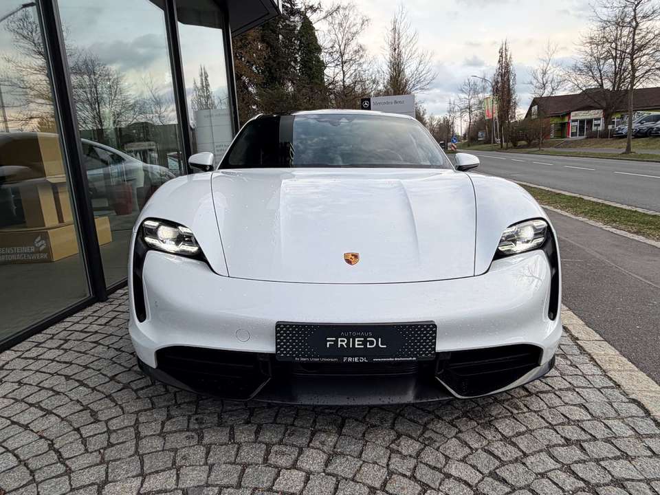 Porsche Taycan - Imagem 5