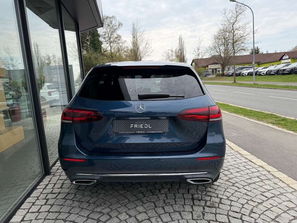 Mercedes-Benz B 180 - Imagem 7