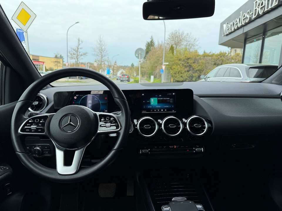 Mercedes-Benz B 180 - Imagem 9