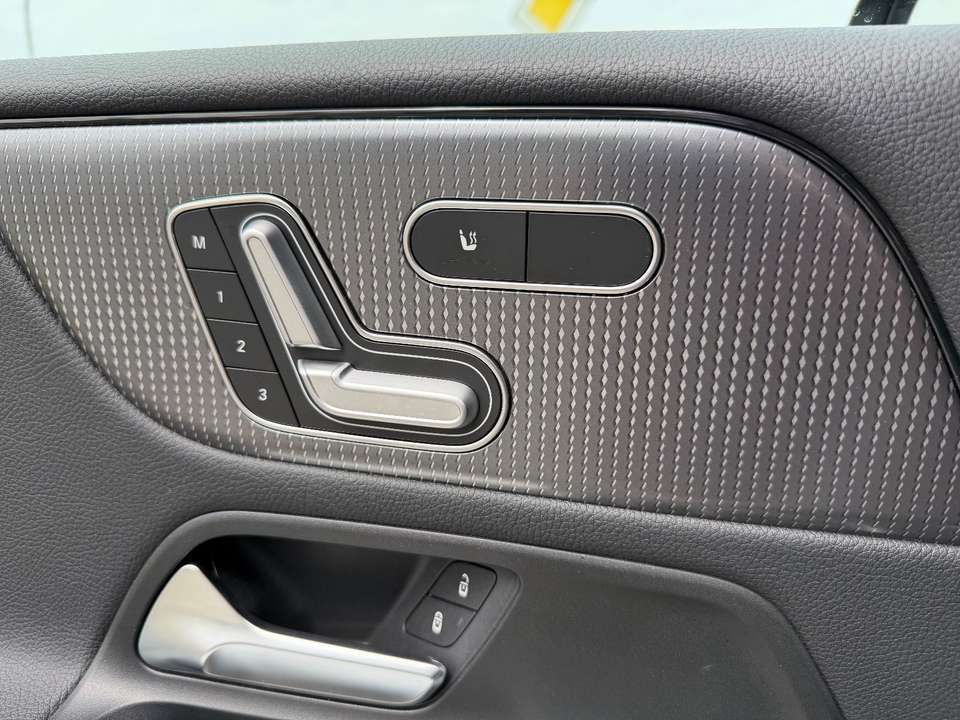 Mercedes-Benz B 180 - Imagem 10