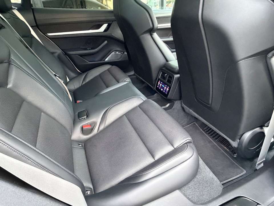 Porsche Taycan - Imagem 12