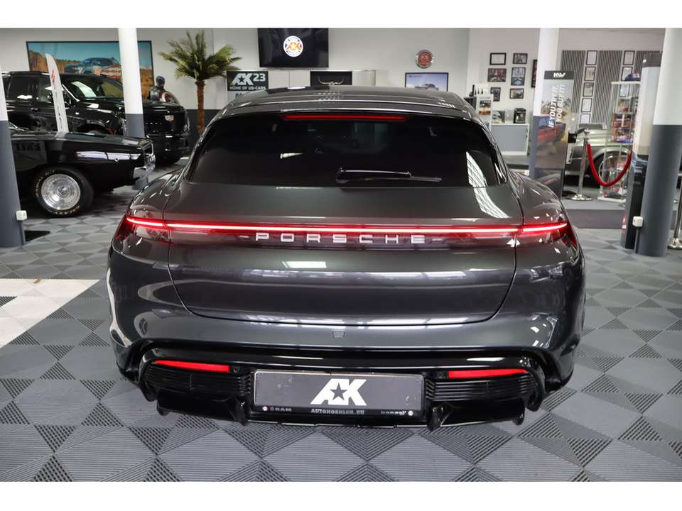 Porsche Taycan - Imagem 5