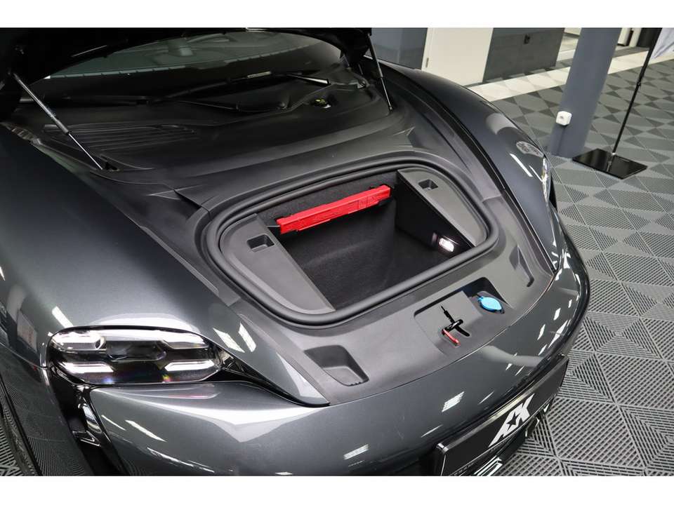 Porsche Taycan - Imagem 8