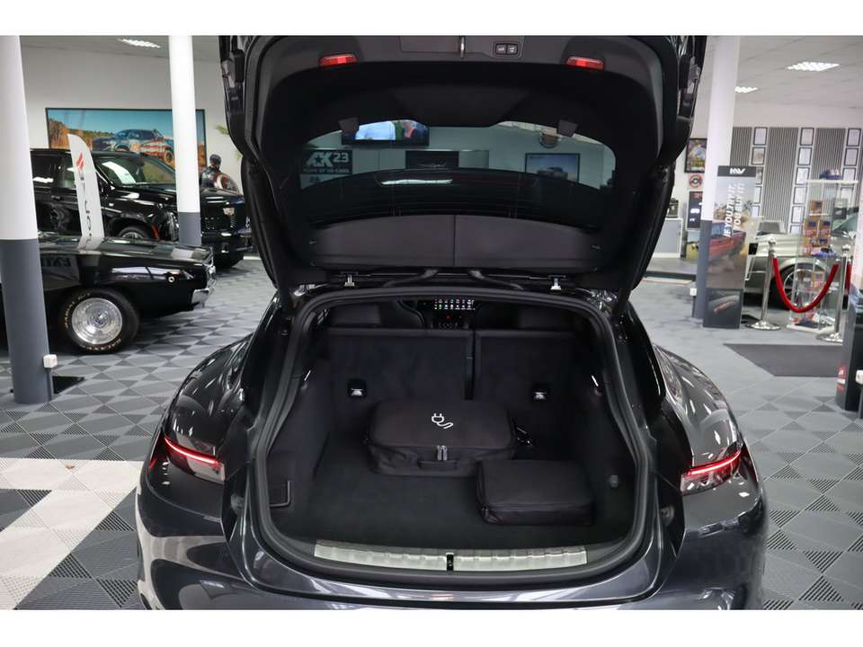 Porsche Taycan - Imagem 9