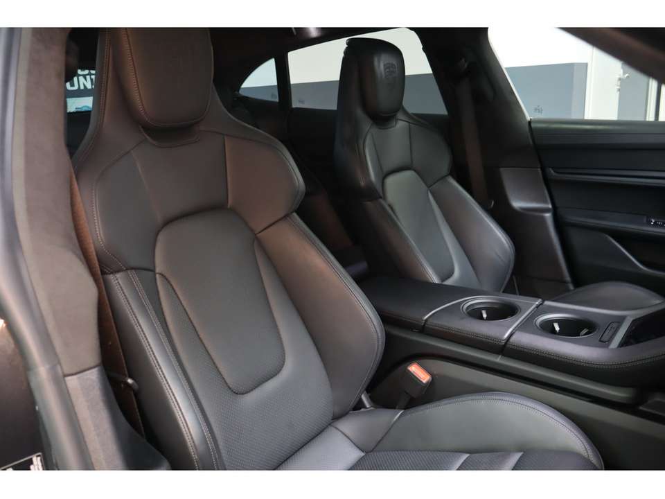 Porsche Taycan - Imagem 10