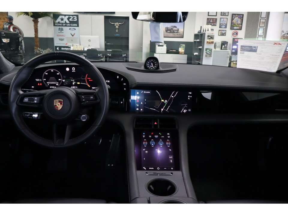 Porsche Taycan - Imagem 12