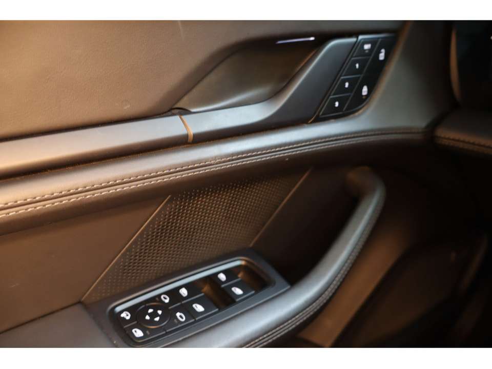 Porsche Taycan - Imagem 20