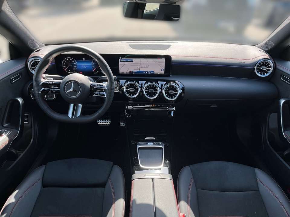 Mercedes-Benz CLA 200 - Imagem 12