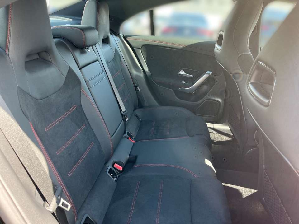 Mercedes-Benz CLA 200 - Imagem 13