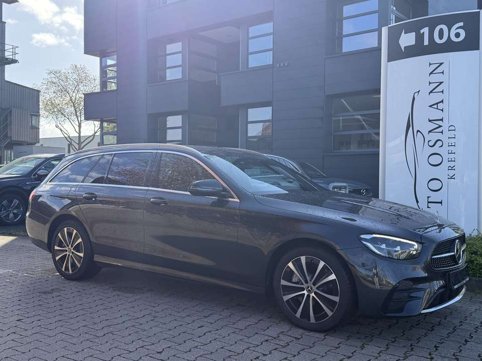 Mercedes-Benz E 300 - Imagem 1