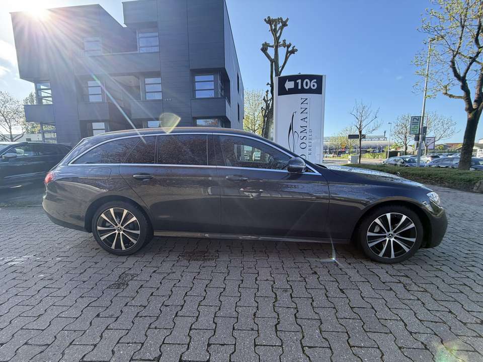 Mercedes-Benz E 300 - Imagem 2