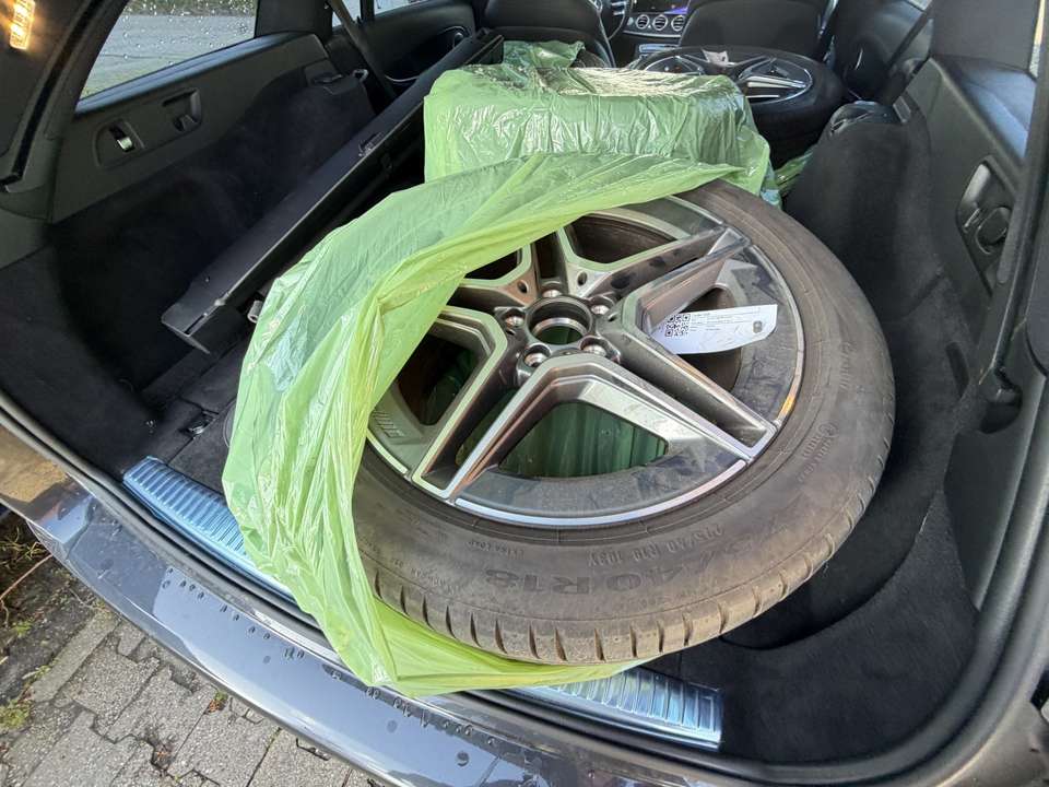 Mercedes-Benz E 300 - Imagem 5