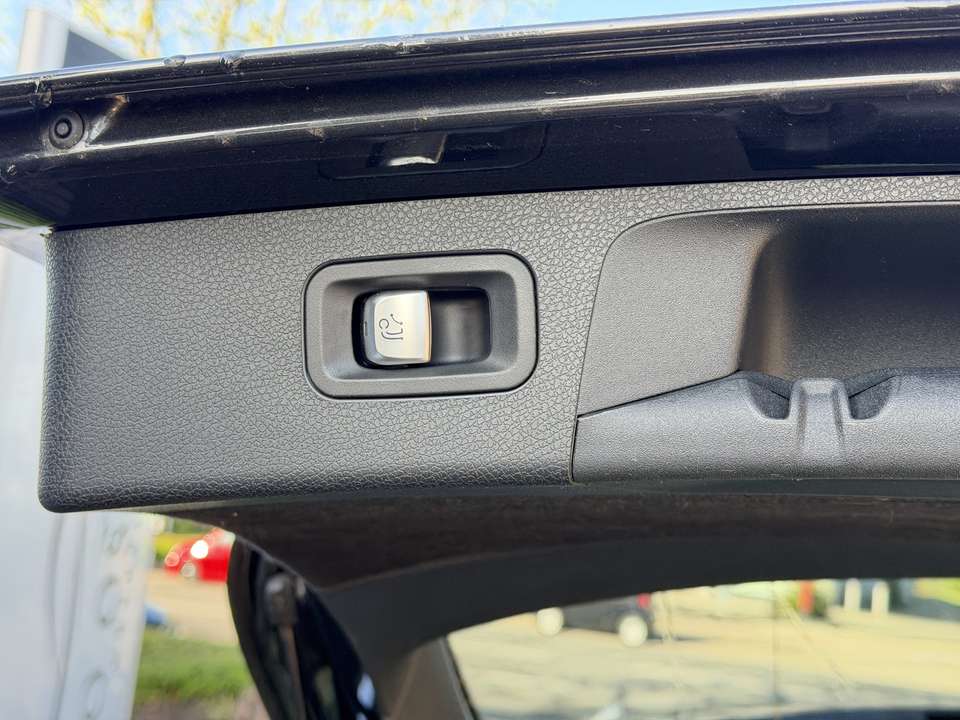 Mercedes-Benz E 300 - Imagem 9