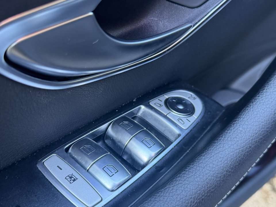 Mercedes-Benz E 200 - Imagem 14