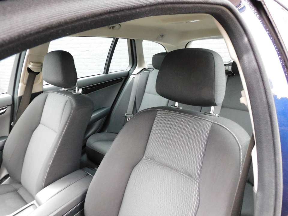 Mercedes-Benz C 180 - Imagem 9