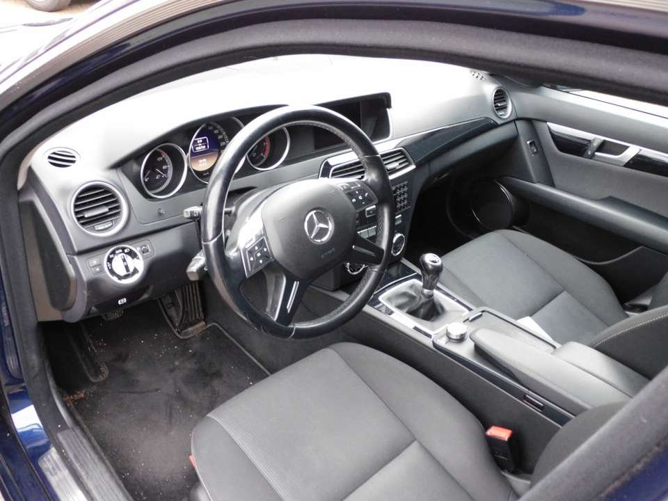 Mercedes-Benz C 180 - Imagem 10