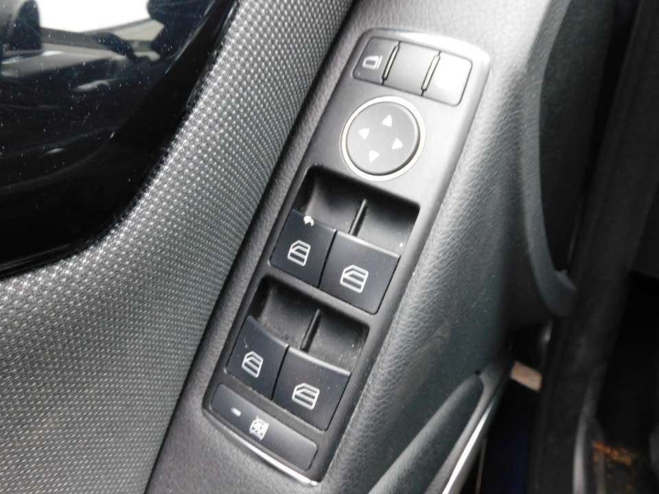 Mercedes-Benz C 180 - Imagem 12