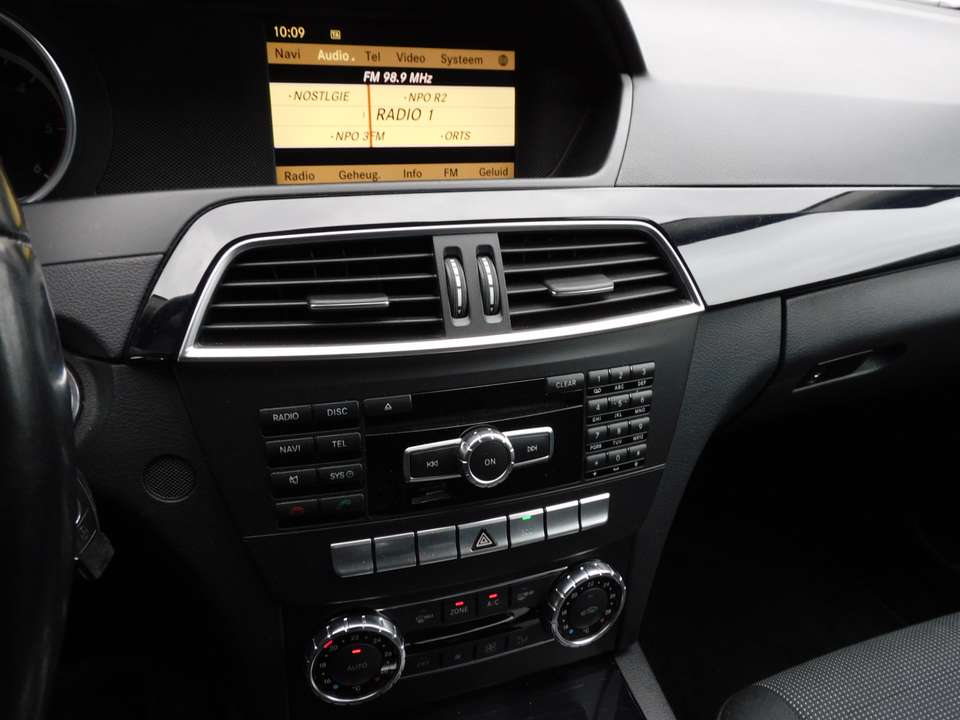 Mercedes-Benz C 180 - Imagem 13