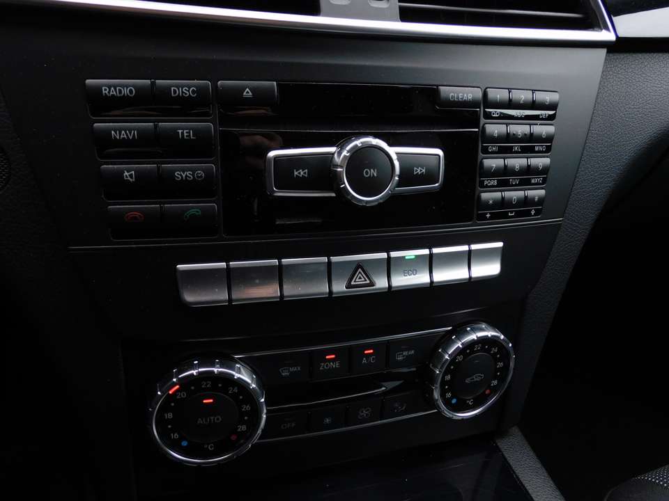 Mercedes-Benz C 180 - Imagem 14